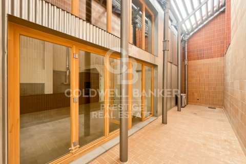 Продажа дуплекса в Барселона, Испания 2 спальни, 98м2 №159888 - фото 23