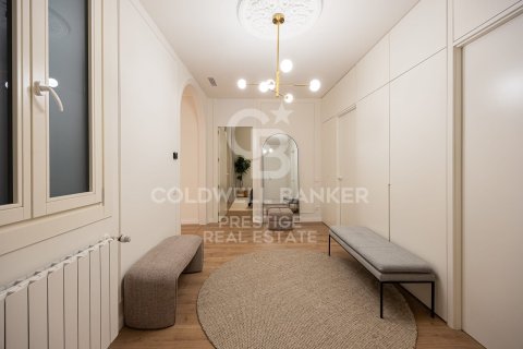Huoneisto myytävänä Barcelona, Espanja, 4 makuuhuonetta, 241 m2 No. 158388 - kuva 19