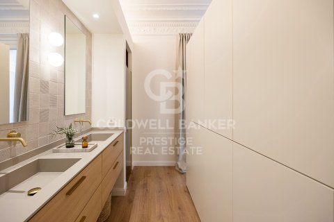 Huoneisto myytävänä Barcelona, Espanja, 4 makuuhuonetta, 241 m2 No. 158388 - kuva 22