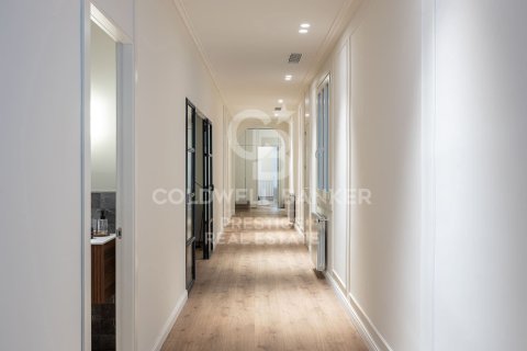 Huoneisto myytävänä Barcelona, Espanja, 4 makuuhuonetta, 241 m2 No. 158388 - kuva 23