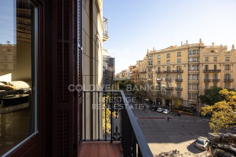 Huoneisto myytävänä Barcelona, Espanja, 4 makuuhuonetta, 241 m2 No. 158388 - kuva 4