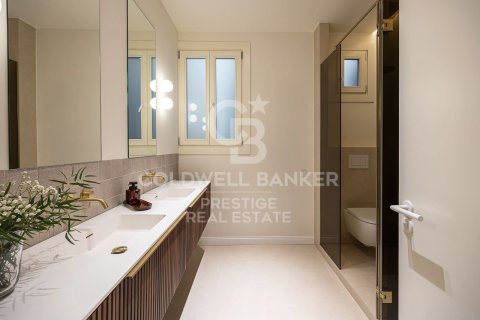 Huoneisto myytävänä Barcelona, Espanja, 4 makuuhuonetta, 241 m2 No. 158388 - kuva 16
