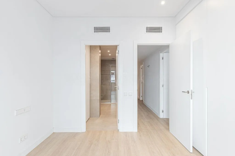 Huoneisto myytävänä Barcelona, Espanja, 3 makuuhuonetta, No. 141228 - kuva 7