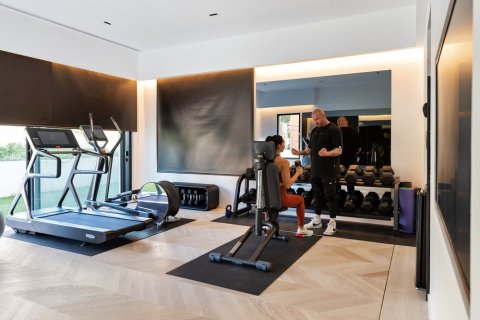 Сasa en venta en Barcelona, España 5 dormitorios, No. 141234 - foto 2