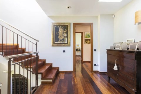Сasa en venta en Barcelona, España 5 dormitorios, No. 141233 - foto 10