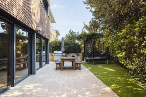 Сasa en venta en Barcelona, España 5 dormitorios, No. 141233 - foto 4