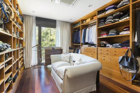 Сasa en venta en Barcelona, España 5 dormitorios, No. 141233 - foto 13