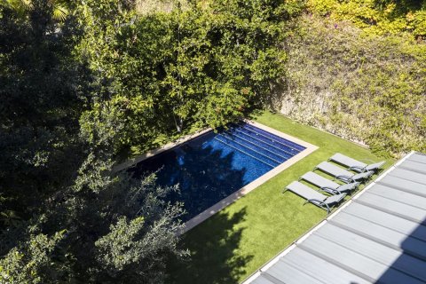 Сasa en venta en Barcelona, España 5 dormitorios, No. 141233 - foto 2