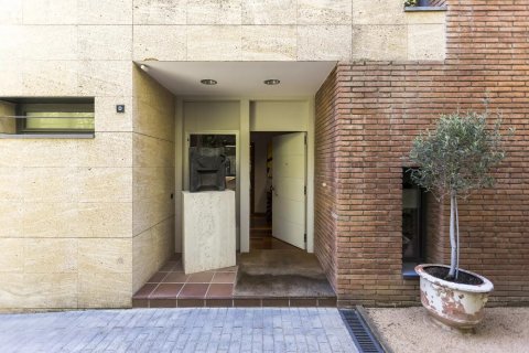 Сasa en venta en Barcelona, España 5 dormitorios, No. 141233 - foto 28