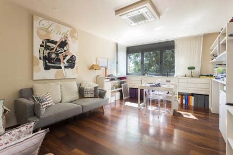 Сasa en venta en Barcelona, España 5 dormitorios, No. 141233 - foto 16