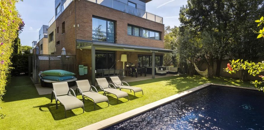 Сasa en Barcelona, España 5 dormitorios, No. 141233