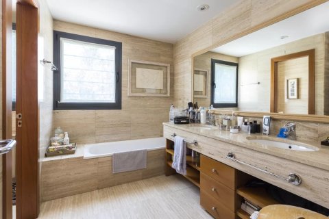 Сasa en venta en Barcelona, España 5 dormitorios, No. 141233 - foto 11