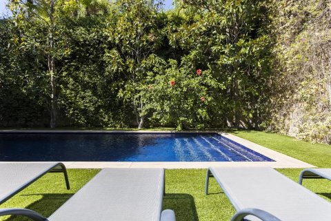 Сasa en venta en Barcelona, España 5 dormitorios, No. 141233 - foto 3