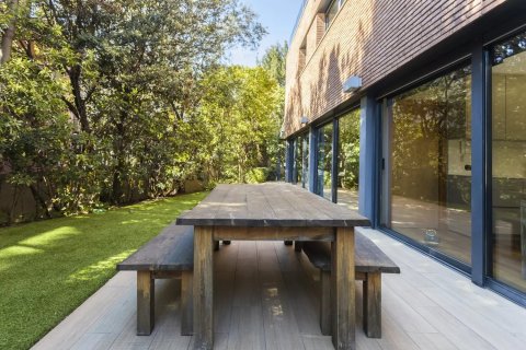 Сasa en venta en Barcelona, España 5 dormitorios, No. 141233 - foto 5