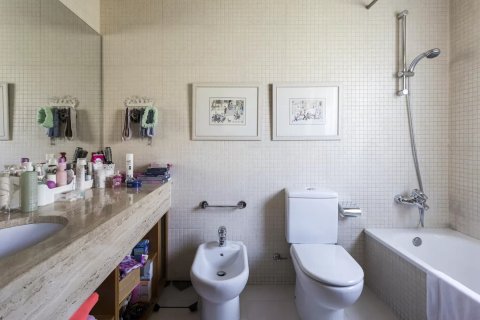 Сasa en venta en Barcelona, España 5 dormitorios, No. 141233 - foto 12