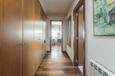 Сasa en venta en Barcelona, España 5 dormitorios, No. 141233 - foto 17