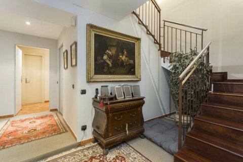 Сasa en venta en Barcelona, España 5 dormitorios, No. 141233 - foto 7
