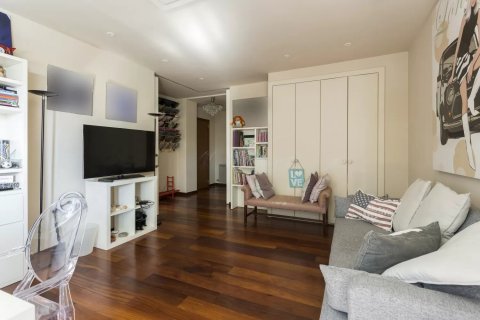 Сasa en venta en Barcelona, España 5 dormitorios, No. 141233 - foto 14