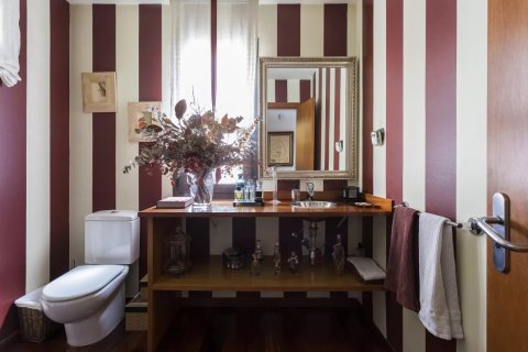 Сasa en venta en Barcelona, España 5 dormitorios, No. 141233 - foto 18