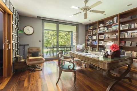 Сasa en venta en Barcelona, España 5 dormitorios, No. 141233 - foto 8