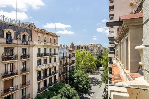 Apartamento en venta en Barcelona, España 4 dormitorios, No. 141231 - foto 1