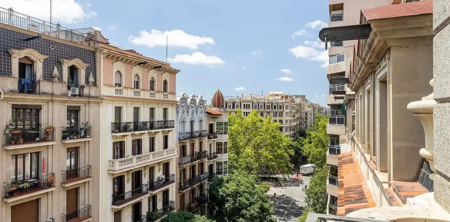 Apartamento en Barcelona, España 4 dormitorios, No. 141231