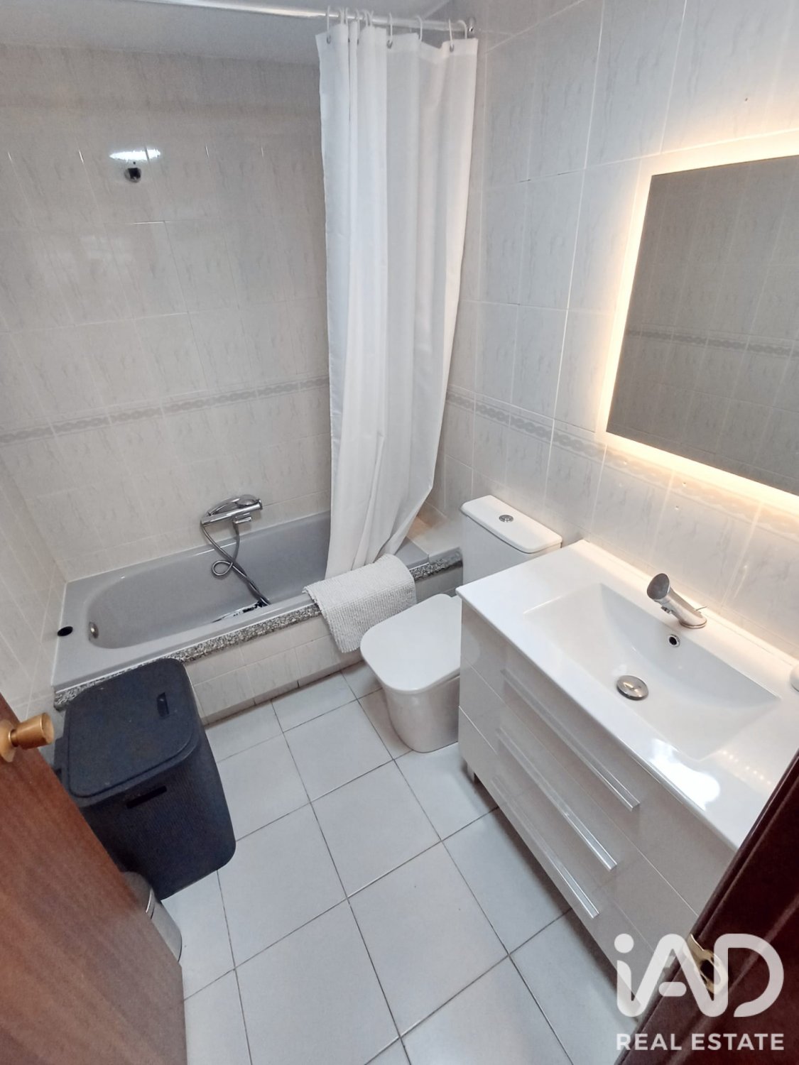 Apartment à Leon, Espagne 3 chambres, 121 m2 No. 195055