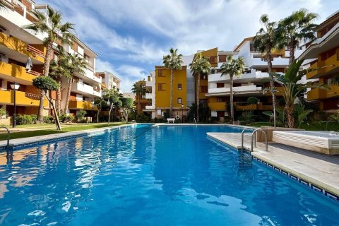 Apartment in Torrevieja, Alicante, Spain 2 bedrooms, 86 sq.m. No. 148514