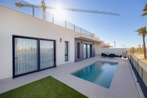Villa a Torrevieja, Alicante, Spagna 3 camere da letto, 141 mq. N° 137168