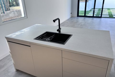 Hus till salu i Llagostera, Girona, Spanien 4 rum, 168 kvm. Nr. 143862 - foto 6