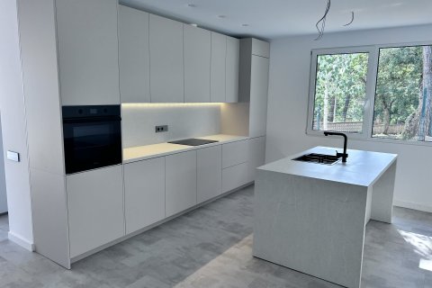 Hus till salu i Llagostera, Girona, Spanien 4 rum, 168 kvm. Nr. 143862 - foto 3