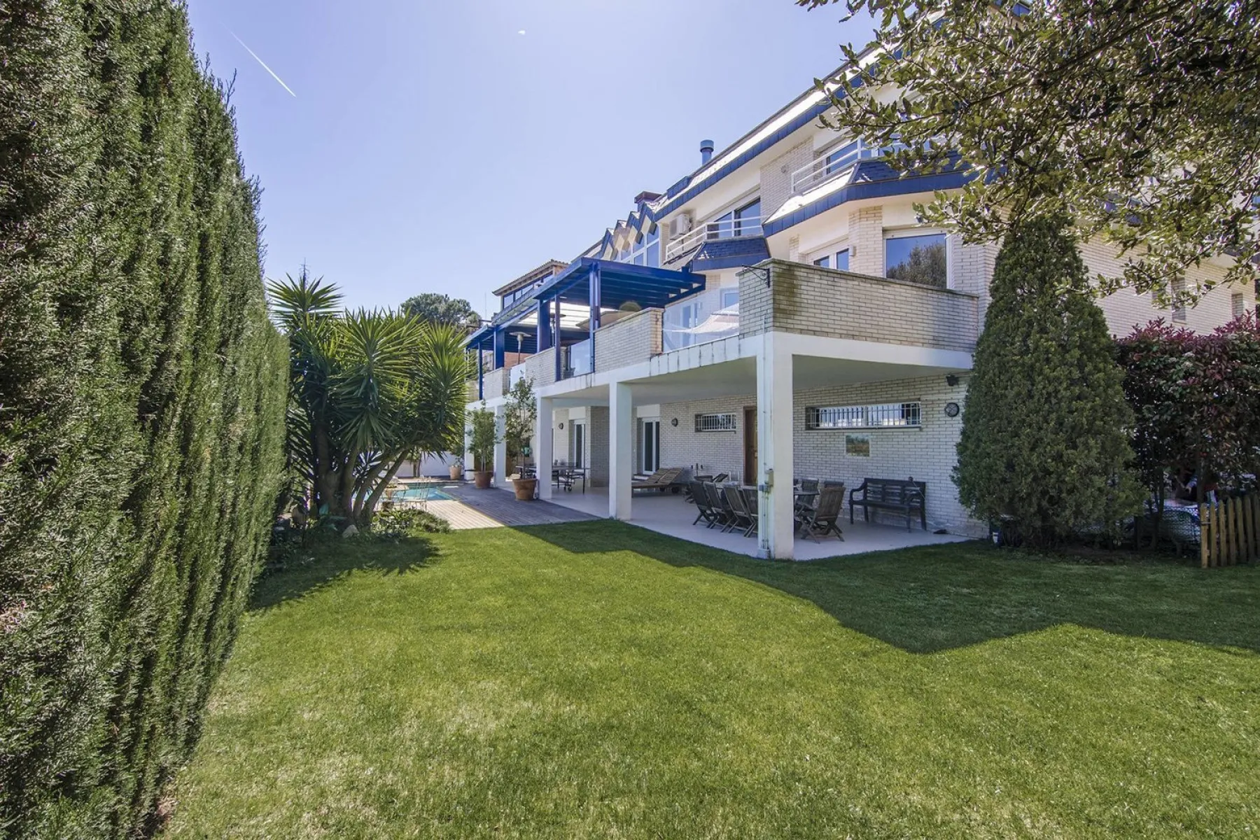 House in Barcelona, Spain 7 bedrooms, 1000 sq.m. No. 141105