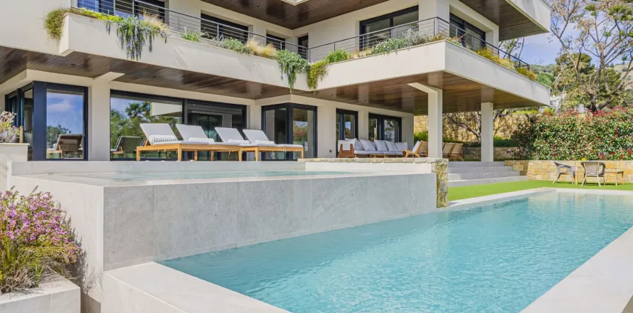 House in Barcelona, Spanien 5 Schlafzimmer, Nr. 141102