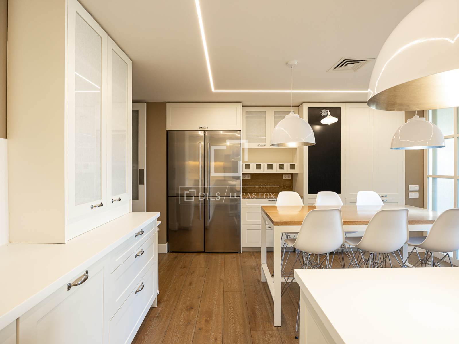 Apartment in Barcelona, Spain 5 bedrooms, 340 sq.m. No. 192601
