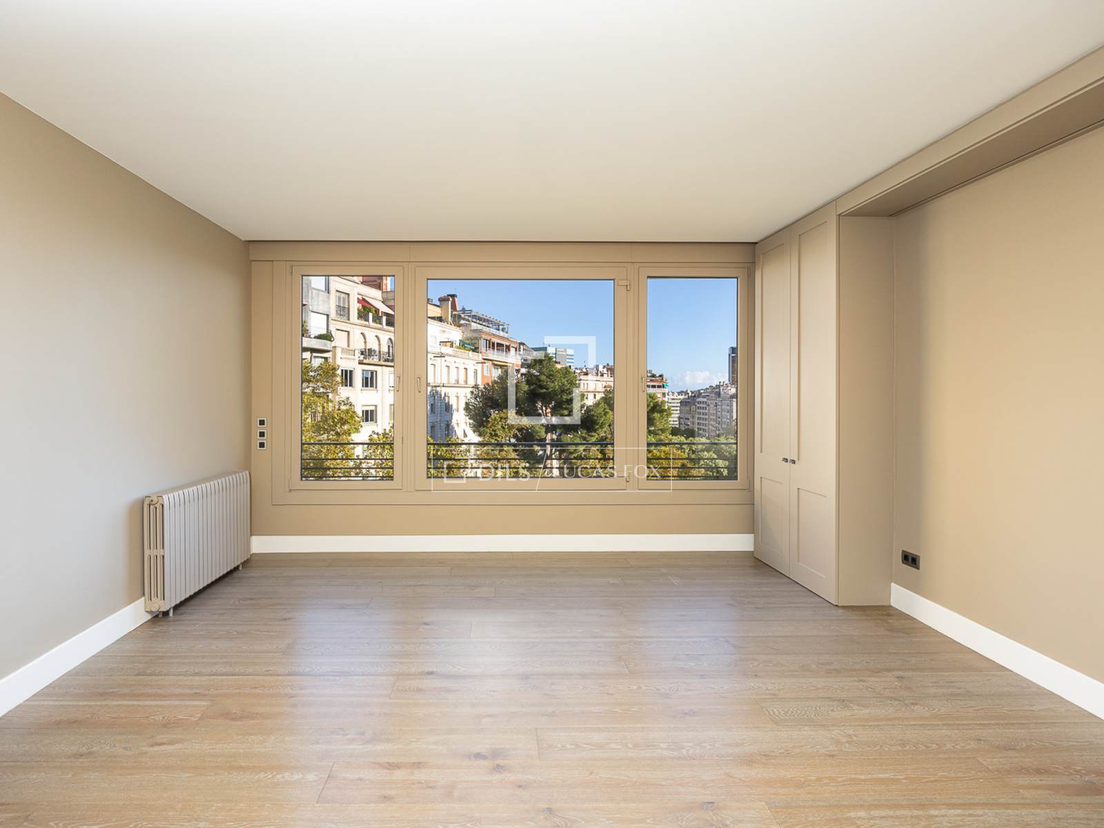 Apartment in Barcelona, Spain 5 bedrooms, 340 sq.m. No. 192601