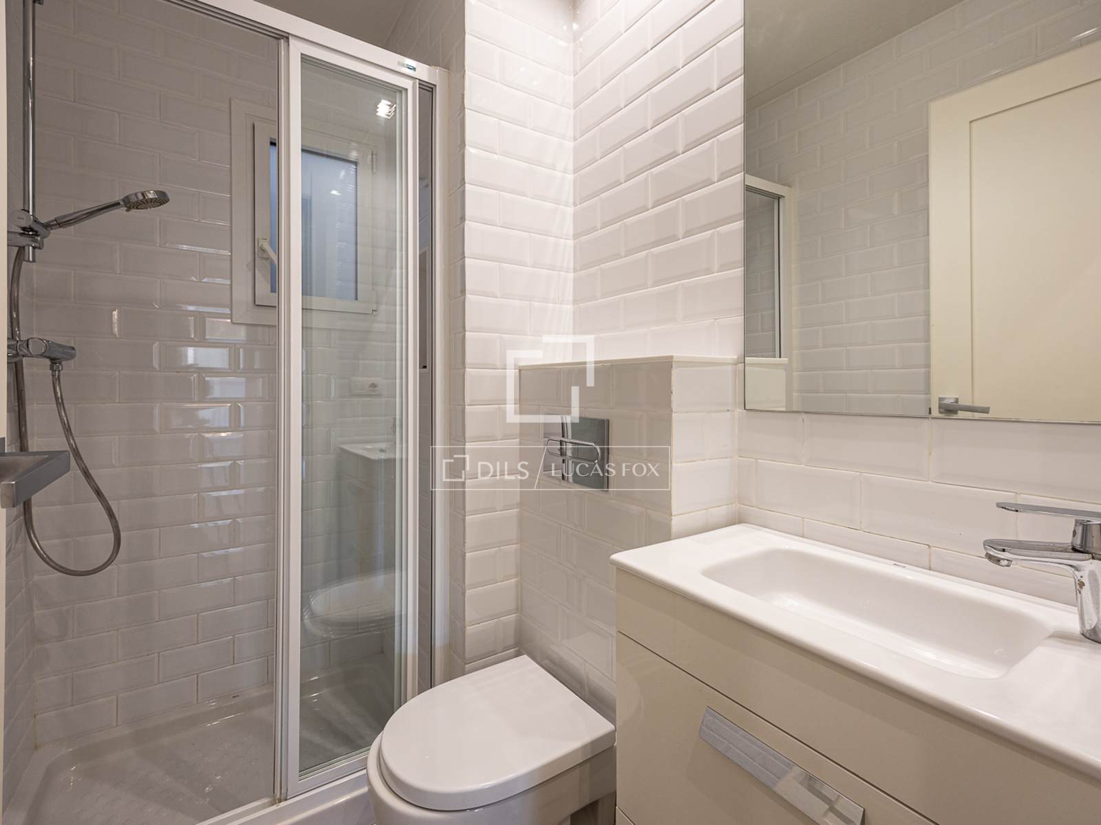 Apartment in Barcelona, Spain 5 bedrooms, 340 sq.m. No. 192601