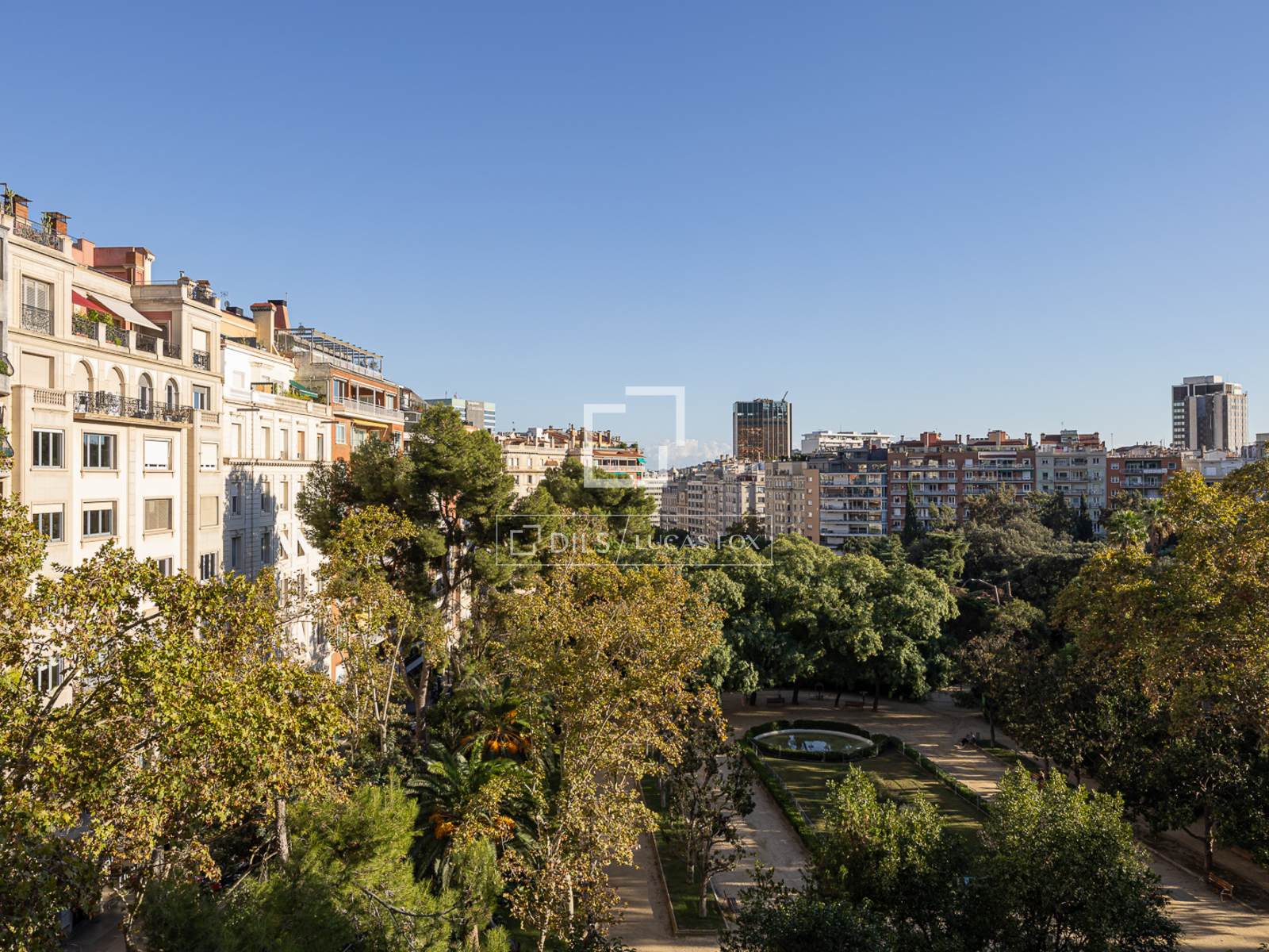 Apartment in Barcelona, Spain 5 bedrooms, 340 sq.m. No. 192601