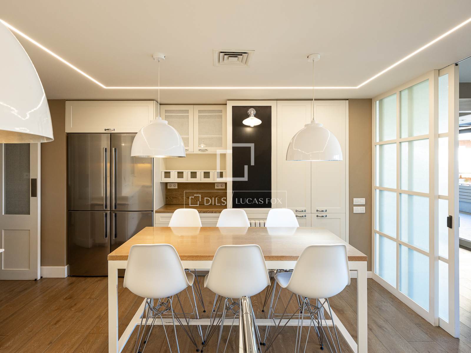 Apartment in Barcelona, Spain 5 bedrooms, 340 sq.m. No. 192601