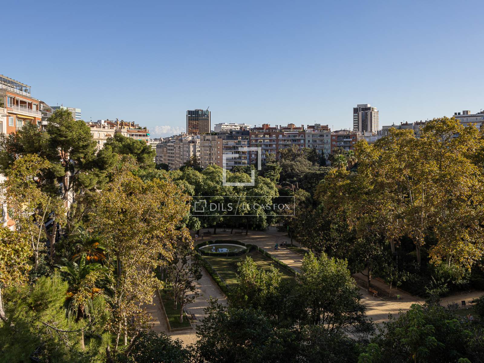 Apartment in Barcelona, Spain 5 bedrooms, 340 sq.m. No. 192601
