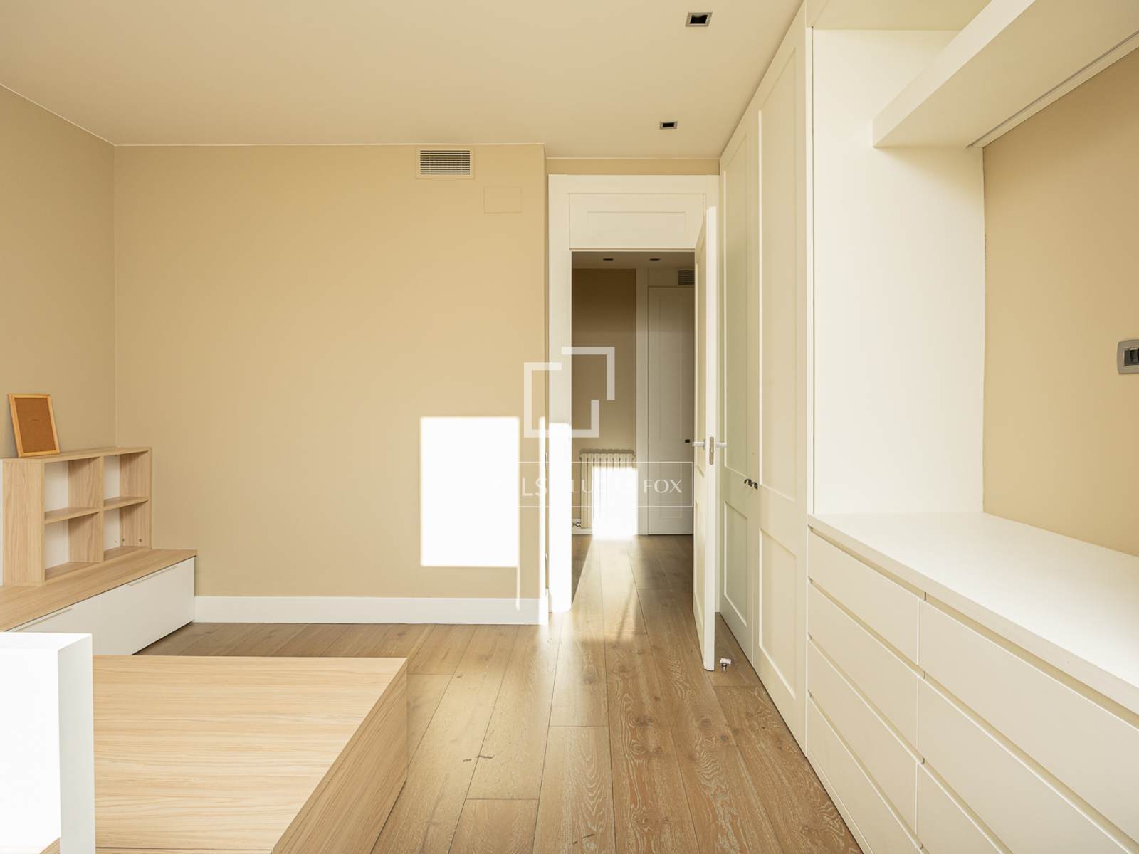 Apartment in Barcelona, Spain 5 bedrooms, 340 sq.m. No. 192601