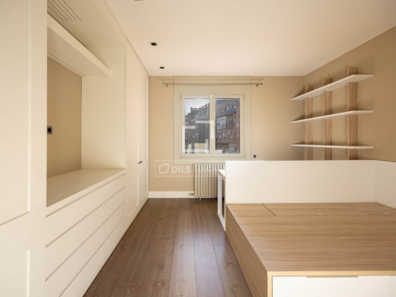 Apartment in Barcelona, Spain 5 bedrooms, 340 sq.m. No. 192601