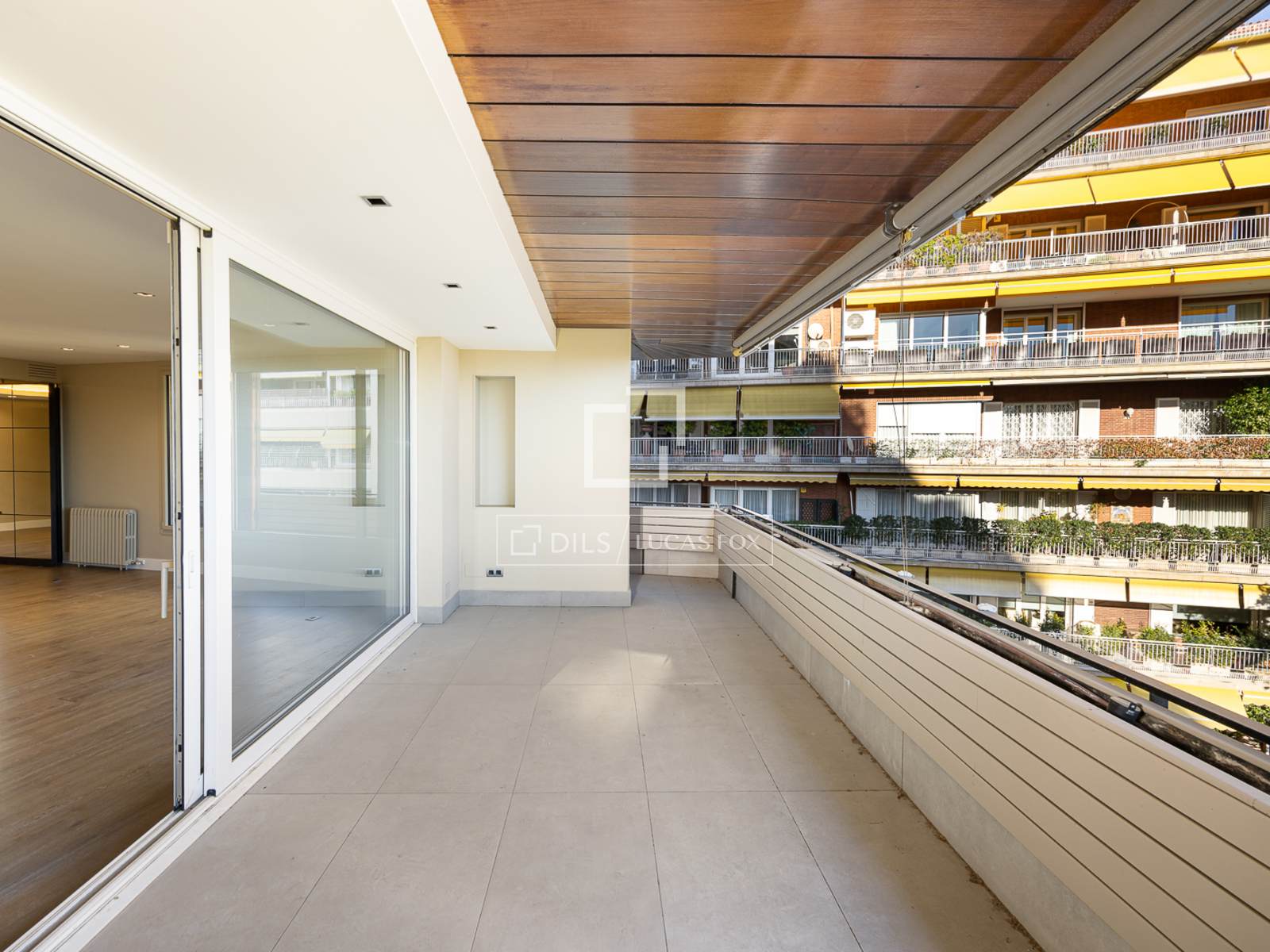 Apartment in Barcelona, Spain 5 bedrooms, 340 sq.m. No. 192601