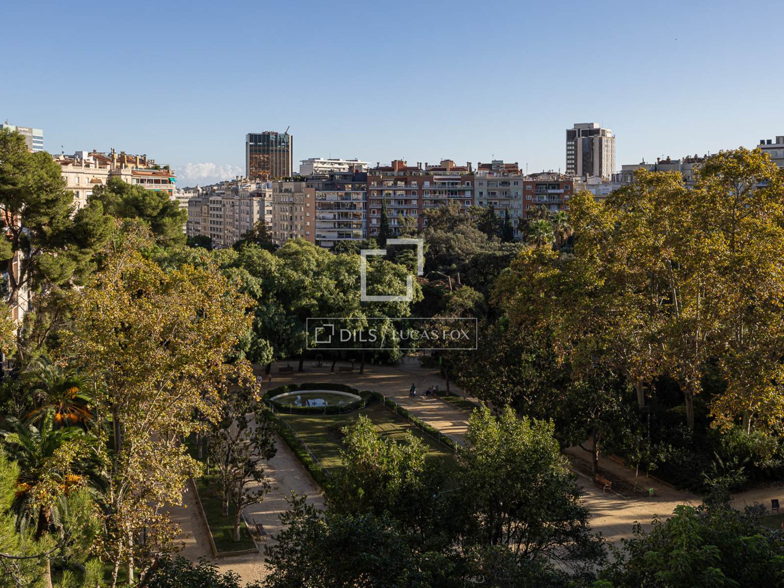 Apartment in Barcelona, Spain 5 bedrooms, 340 sq.m. No. 192601