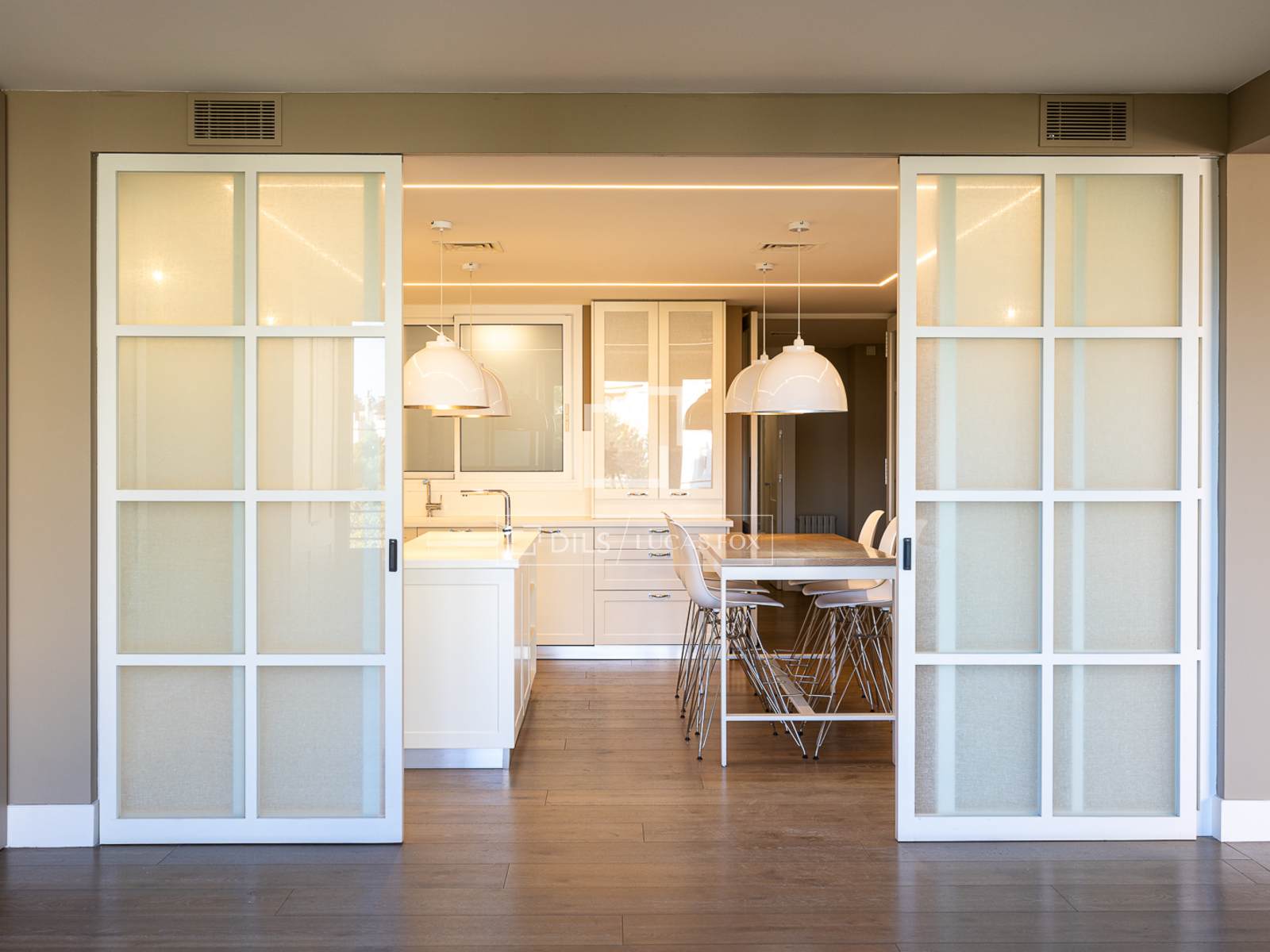 Apartment in Barcelona, Spain 5 bedrooms, 340 sq.m. No. 192601