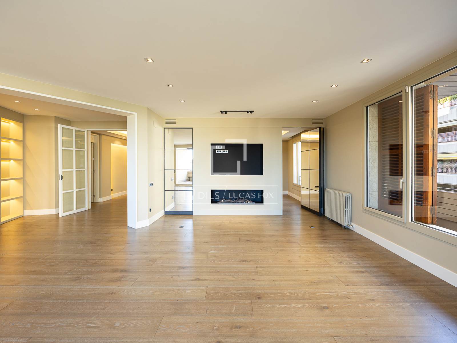 Apartment in Barcelona, Spain 5 bedrooms, 340 sq.m. No. 192601