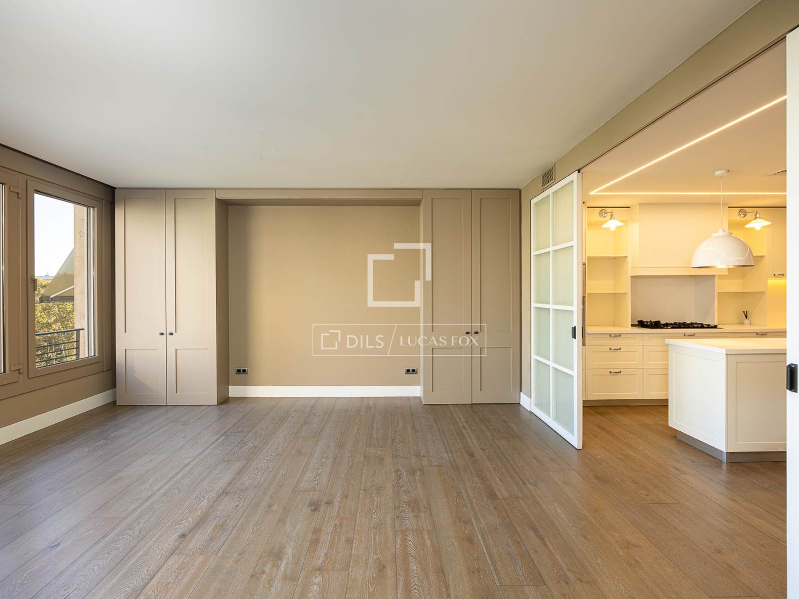 Apartment in Barcelona, Spain 5 bedrooms, 340 sq.m. No. 192601