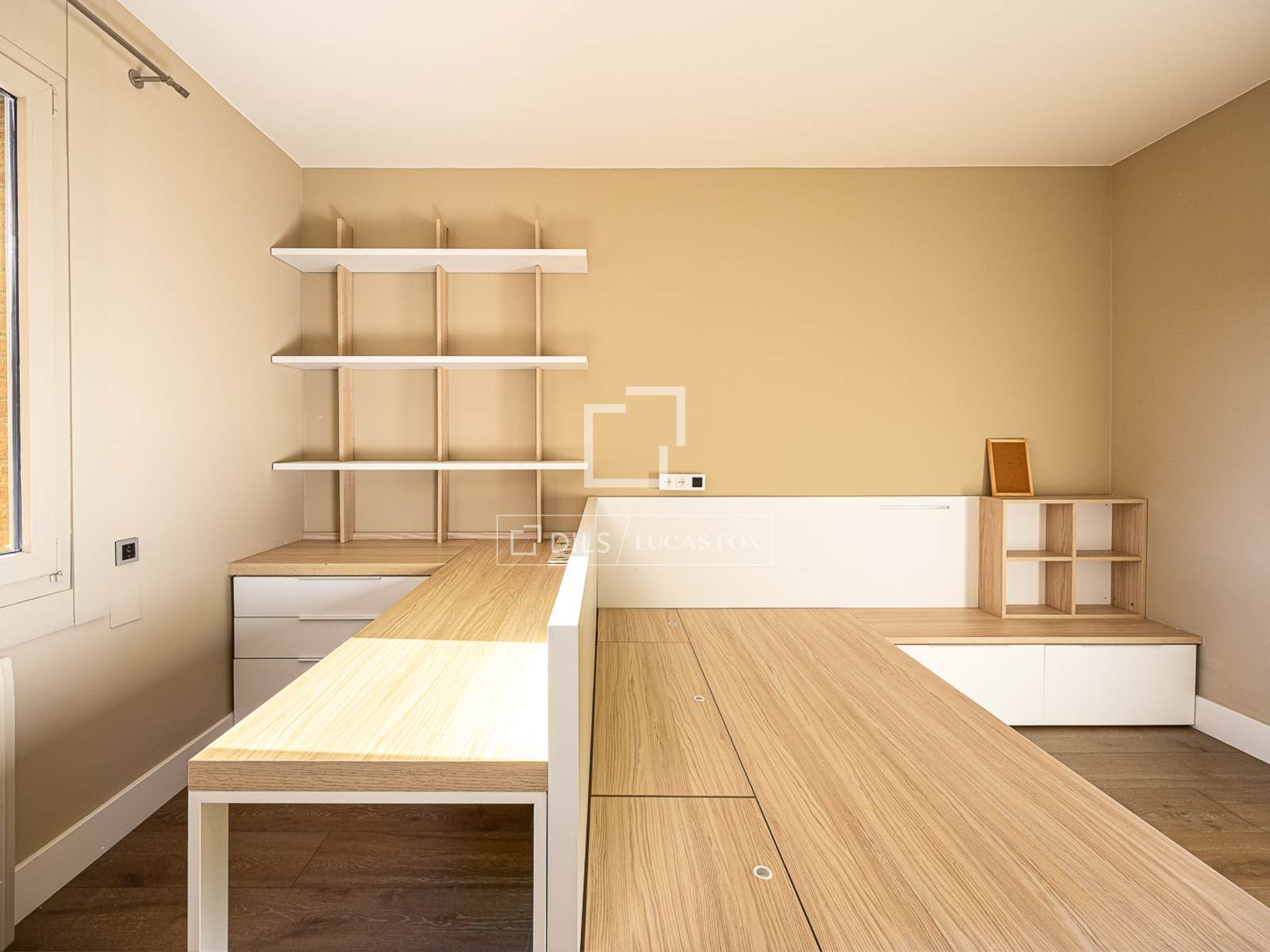 Apartment in Barcelona, Spain 5 bedrooms, 340 sq.m. No. 192601