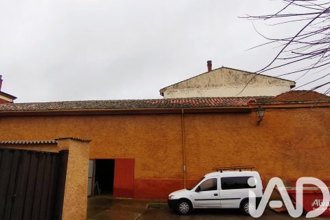 Commercial property for sale in Mansilla de las Mulas, Leon, Spain 232 sq.m. No. 185243 - photo 8