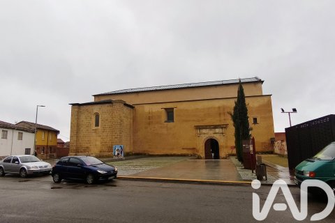 Commercial property for sale in Mansilla de las Mulas, Leon, Spain 232 sq.m. No. 185243 - photo 6