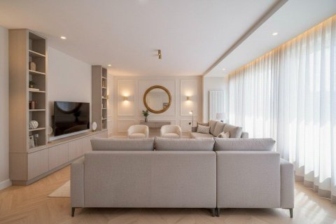 Apartment for sale in Madrid, Spain 2 bedrooms, 97 sq.m. No. 165586 - photo 2